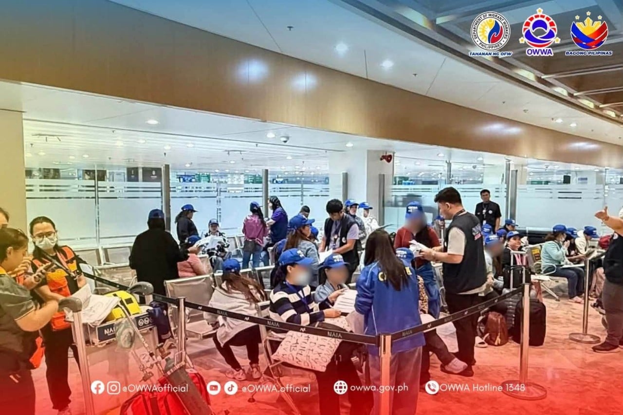 distressed-ofws-from-kuwait-land-at-naia